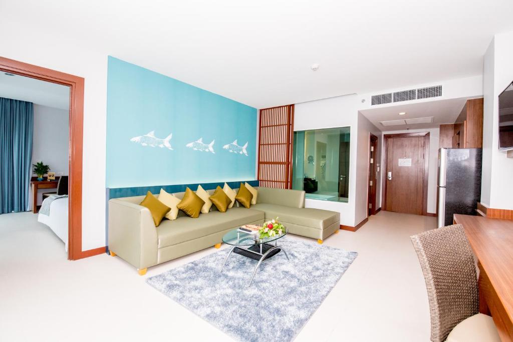 Fishermen's Harbour Hotel